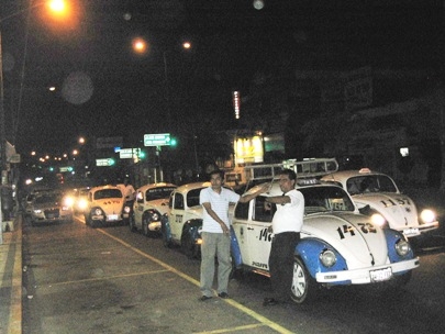 Bargaining a ride to Pie de la Cuesta again...