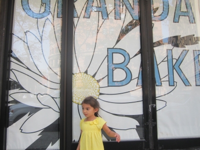outside grandaisy bakery