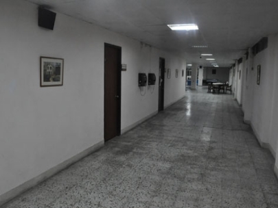 地下室 (basement)