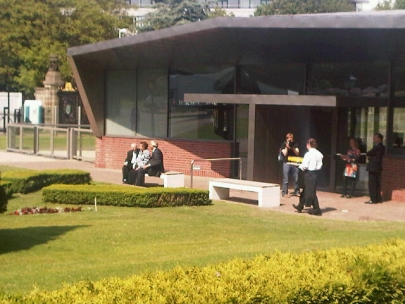 Rosalyn Higgins opens the visitorscentre of the Peace Palace 